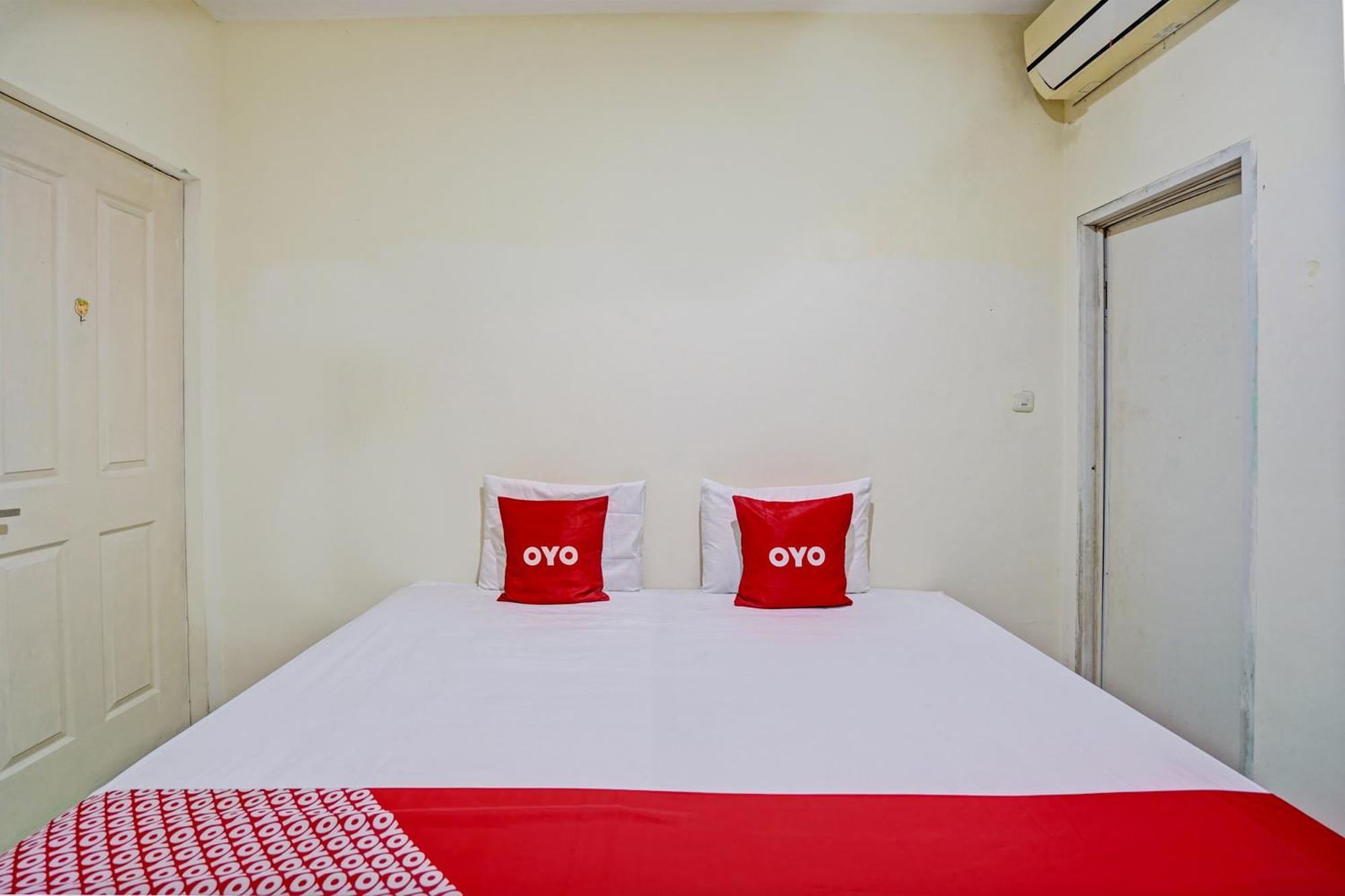 Oyo 93112 Garden 3 Merlion 2* Surabaya