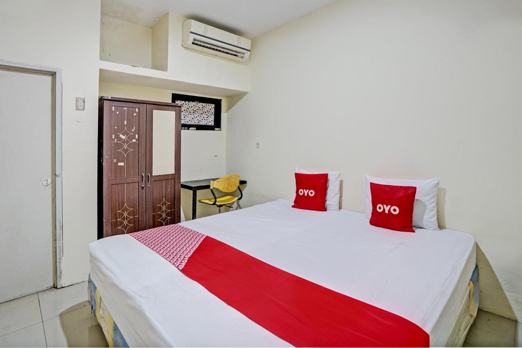 Oyo 93112 Garden 3 Merlion Surabaya